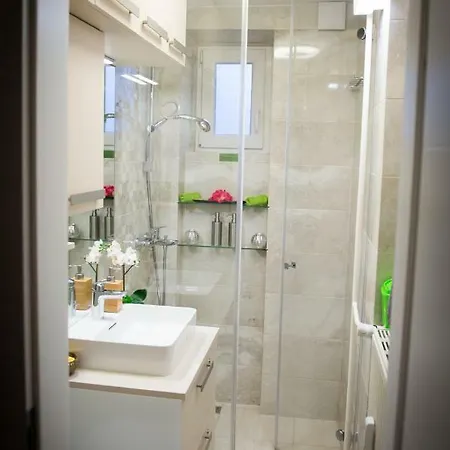 First Floor Flat (adults Only) *